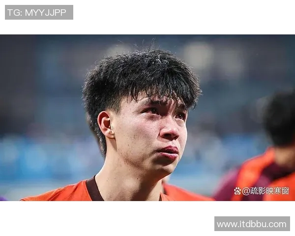 足球明星因违法行为被开除的背后真相与影响分析