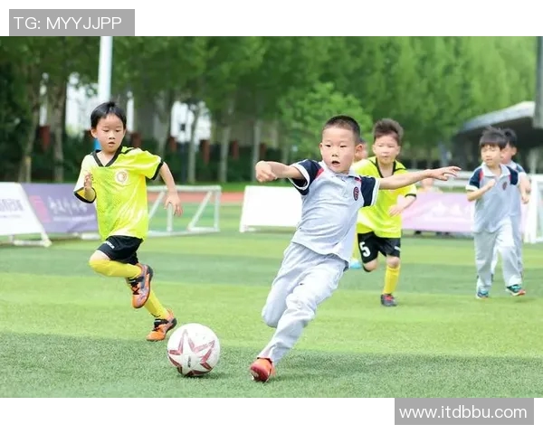 足球明星的萌娃们在天涯海角追逐梦想的快乐时光